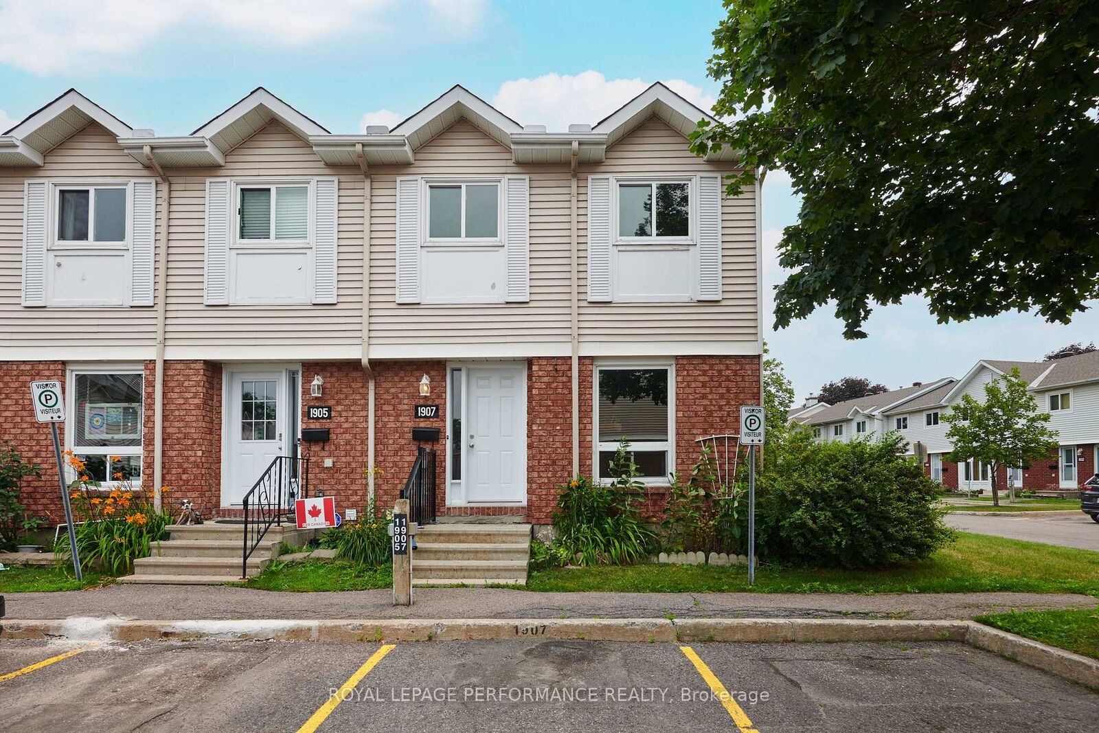 Property Photo: 1907 Colorado Lane 33 ON K1C 6V4