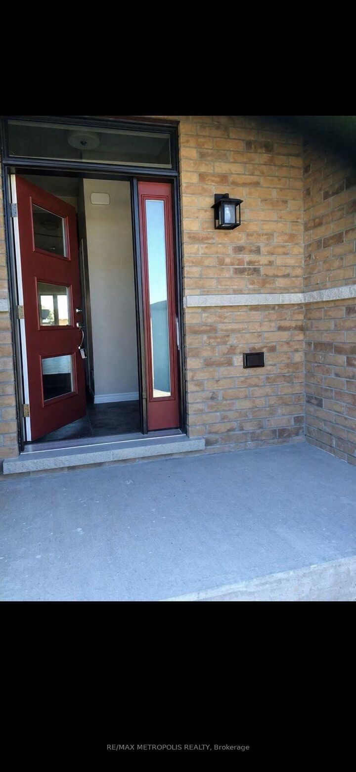 Property Photo:  38 Ledgerock Court  ON K8R 0A1 