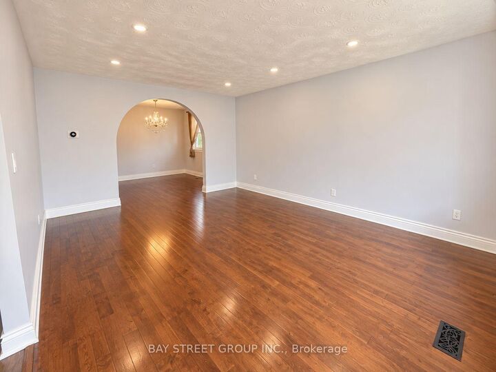 Property Photo:  237 Lawnhurst Court Upper Level  ON L8V 4R4 