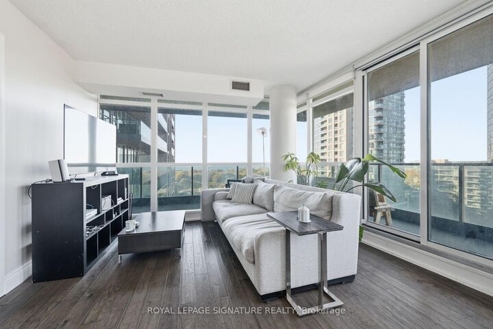 Property Photo: 209 Fort York Boulevard 1359 ON M5V 4A1