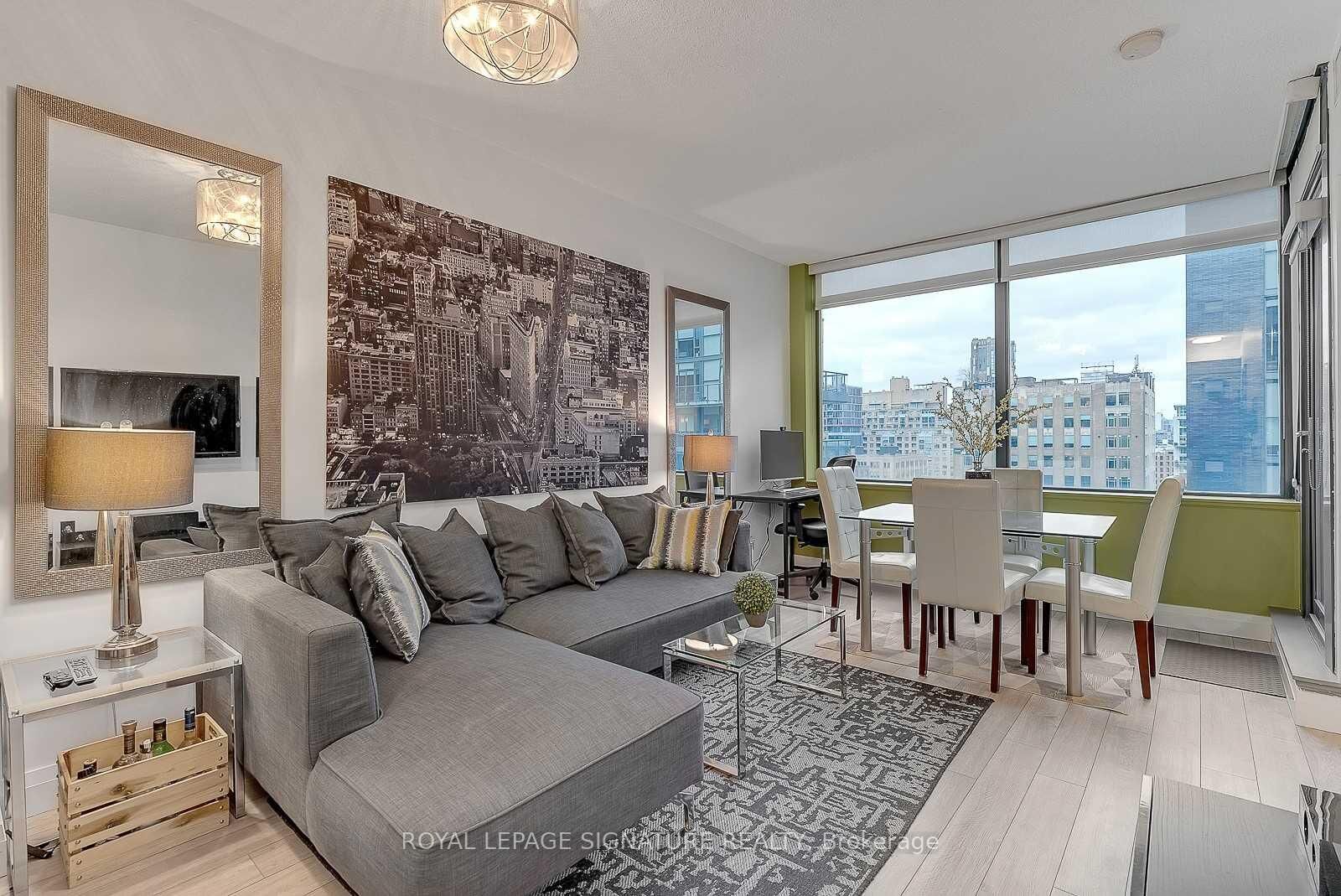 Property Photo:  438 King Street W 1315  ON M5V 3T9 