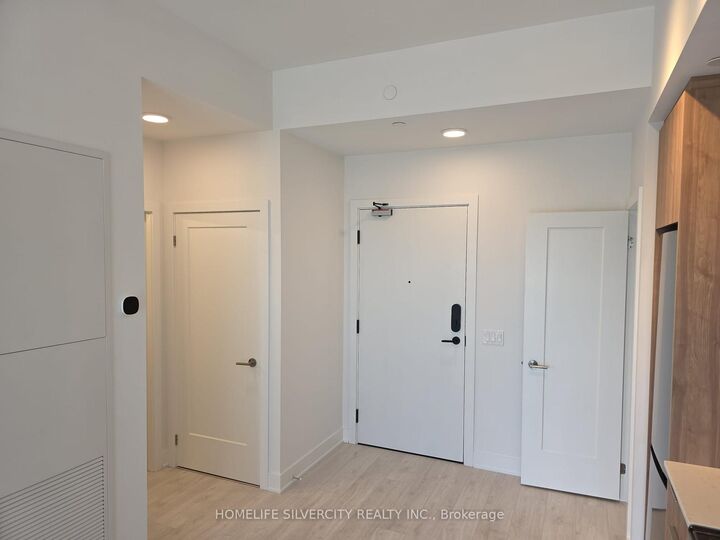 Property Photo: 3008 William Cutmore Boulevard 716 ON L6H 8E7