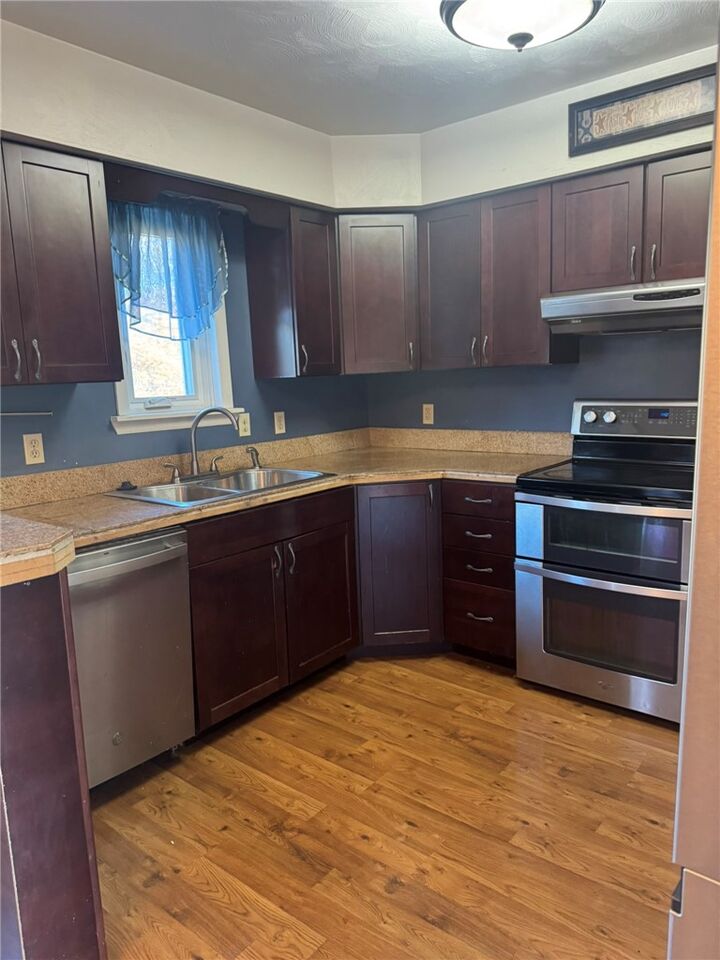 Property Photo:  18 Cecil Dr  PA 15431 