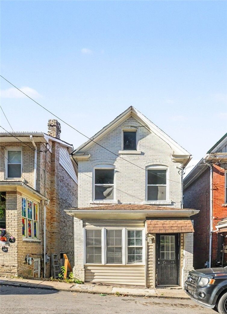 Property Photo:  139 Oak Ave  PA 16201 
