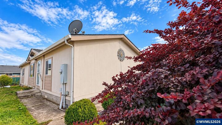 Property Photo:  221 NW Blair #3 St  OR 97378 