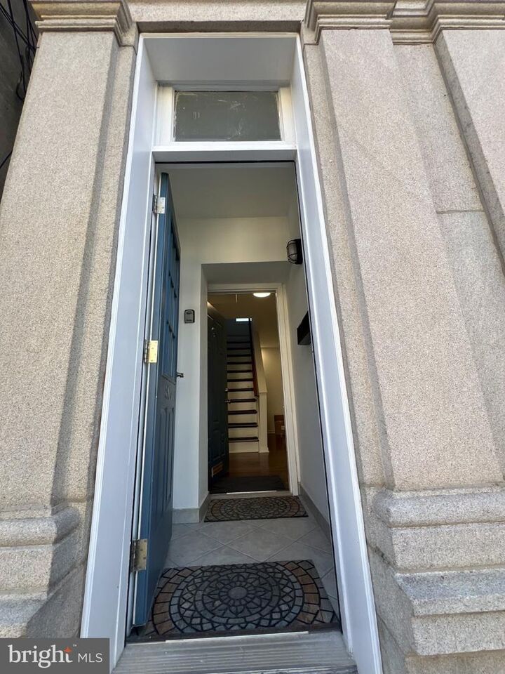 Property Photo:  806-08 Catharine Street 2nd Floor  PA 19147 