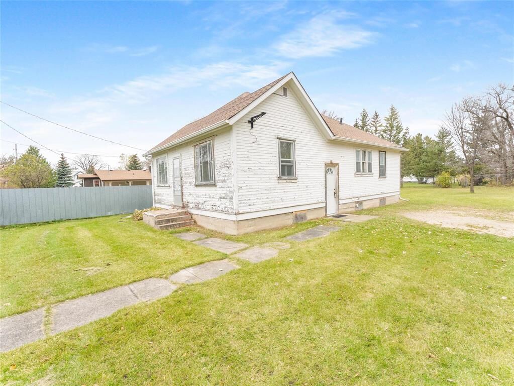 Property Photo:  615 Gertrude Avenue  MB R0E 0C0 