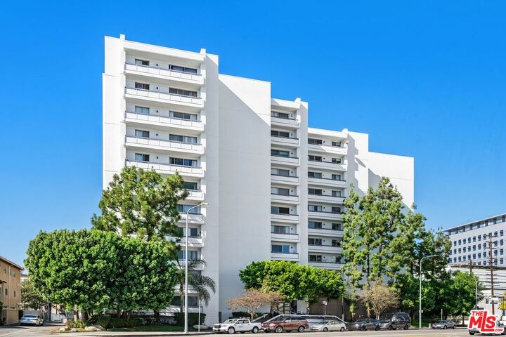 Property Photo:  321 S San Vicente Blvd, Unit 301  CA 90048 