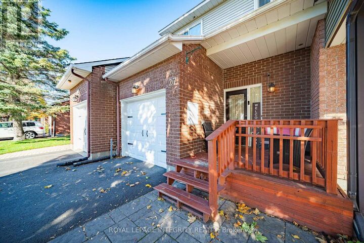 Property Photo:  27 Danaher Drive  ON K2J 3Y5 