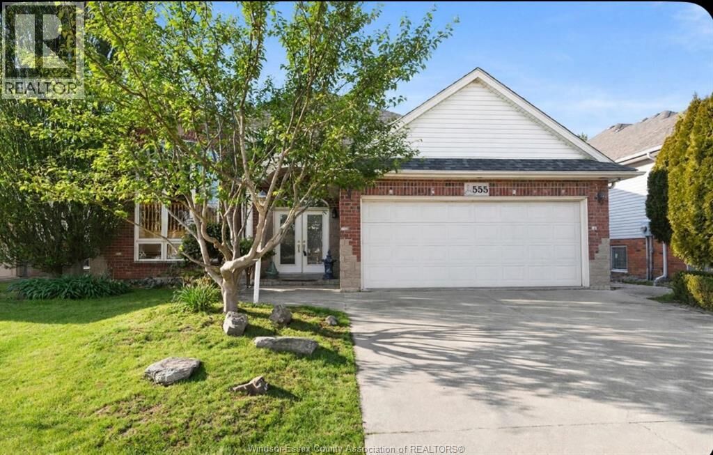 Property Photo:  555 Revland Drive Upper  ON N8N 4T2 