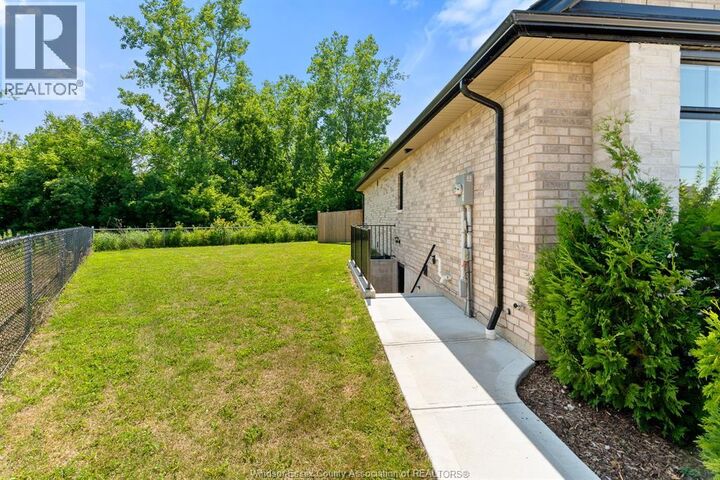 Property Photo:  261 Livingstone Crescent B (Lower)  ON N9V 0H1 