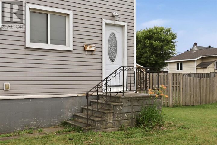 Property Photo:  763 Dyment St  ON P6C 1E7 