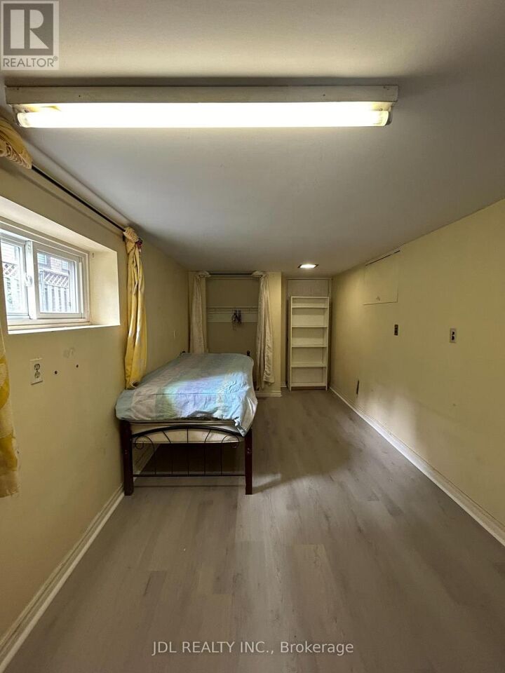 Property Photo:  186 Wilfred Ave Avenue  ON M2N 5C9 