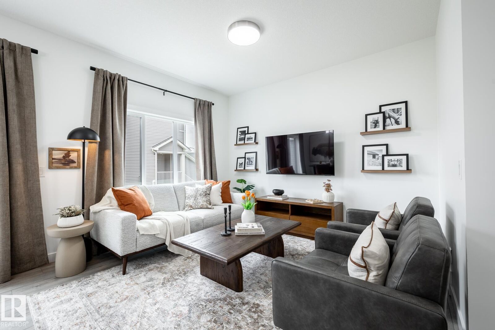 Property Photo:  2 Iris Avenue  AB T8L 4J3 