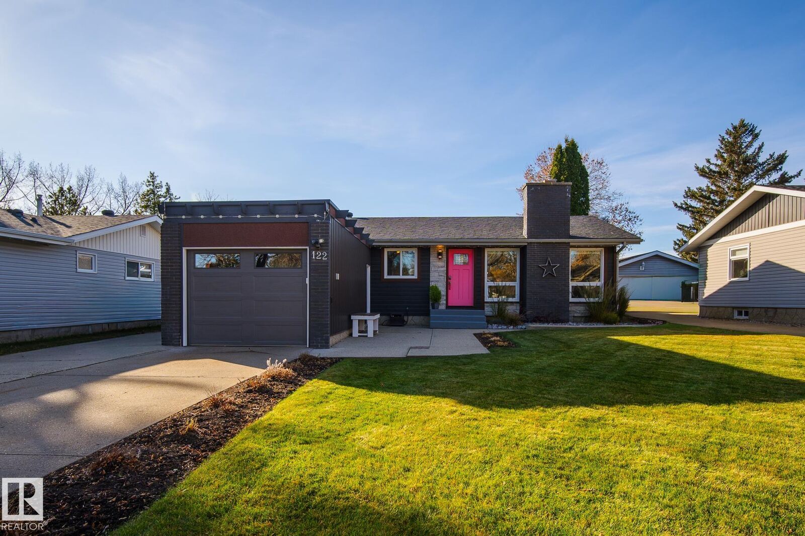 Property Photo:  122 Mission Avenue  AB T8N 2C6 