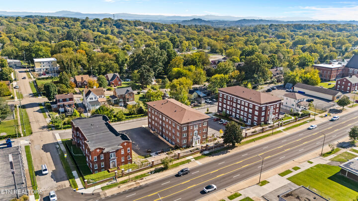 Property Photo: 2724 E Magnolia Ave 205 TN 37914