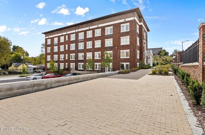 Property Photo:  2724 E Magnolia Ave 404  TN 37914 