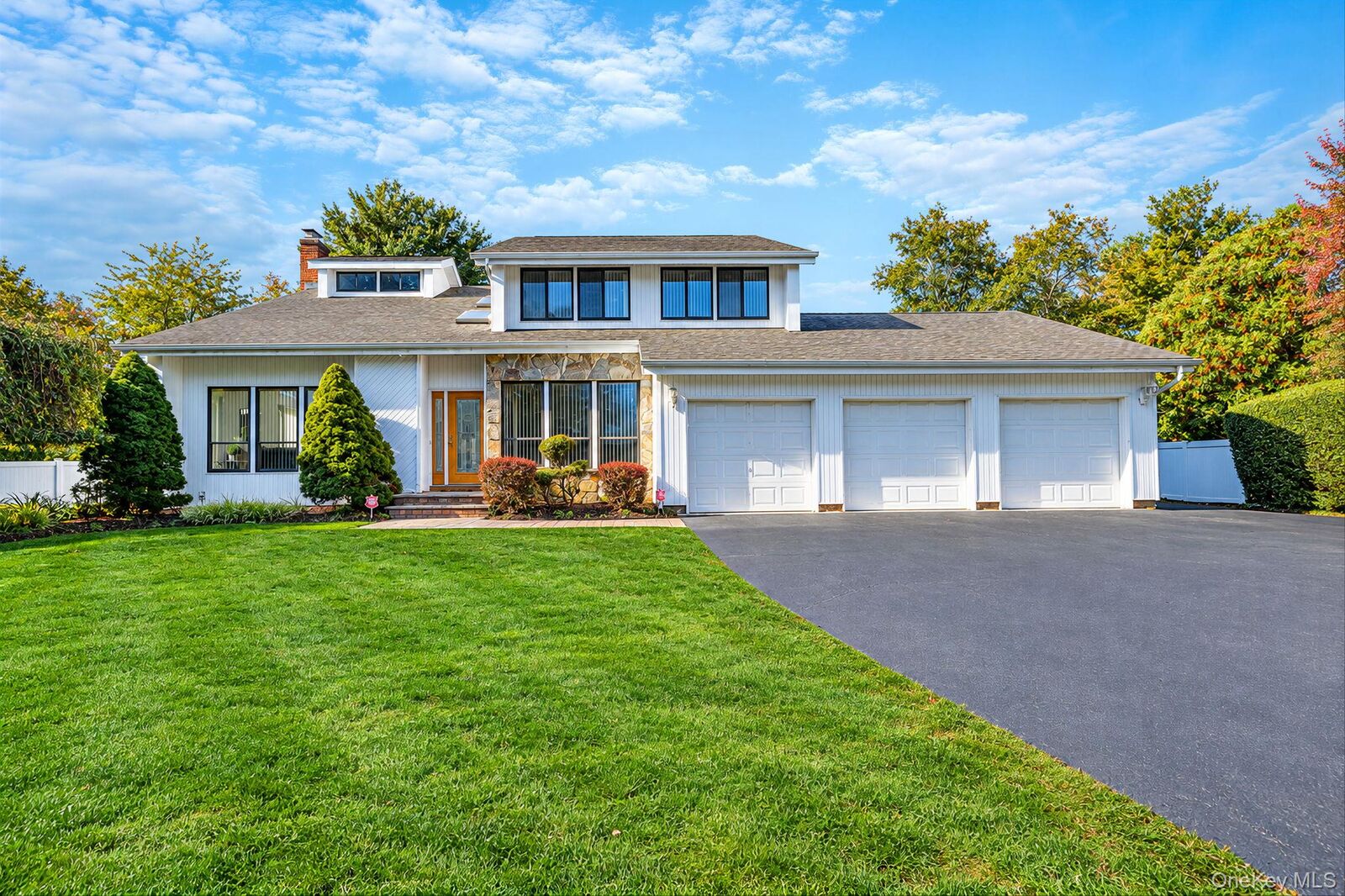 Property Photo:  8 Hyanis Court  NY 11766 