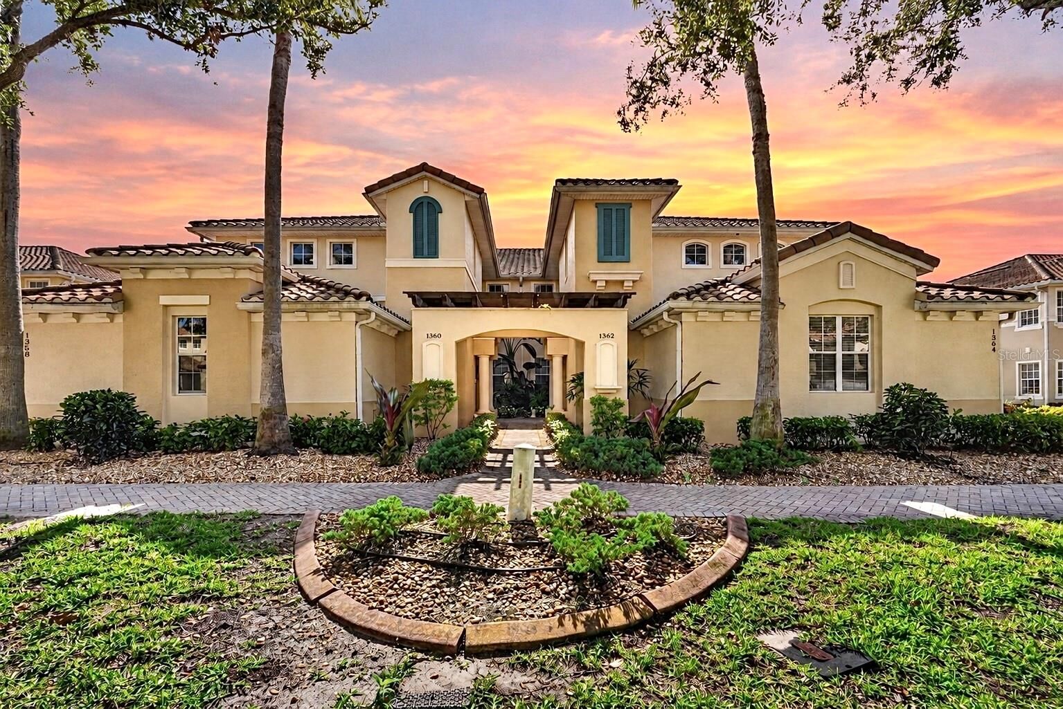 Property Photo:  1360 Emerald Dunes Drive  FL 33573 