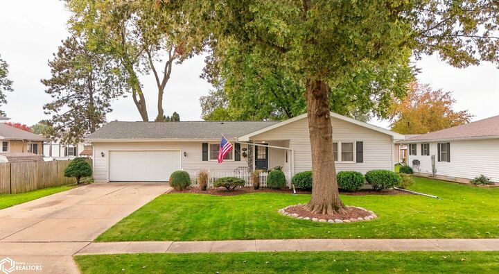 Property Photo:  2905 Lawn Avenue  IA 52601 