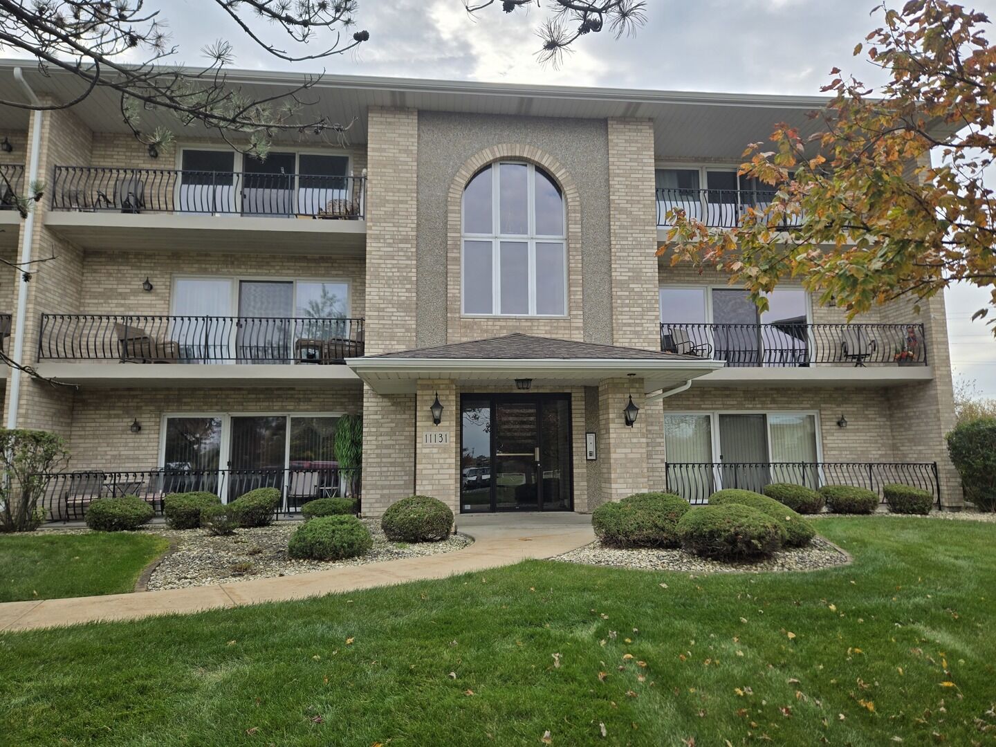 Property Photo: 11131 Wisconsin Court 2D IL 60467