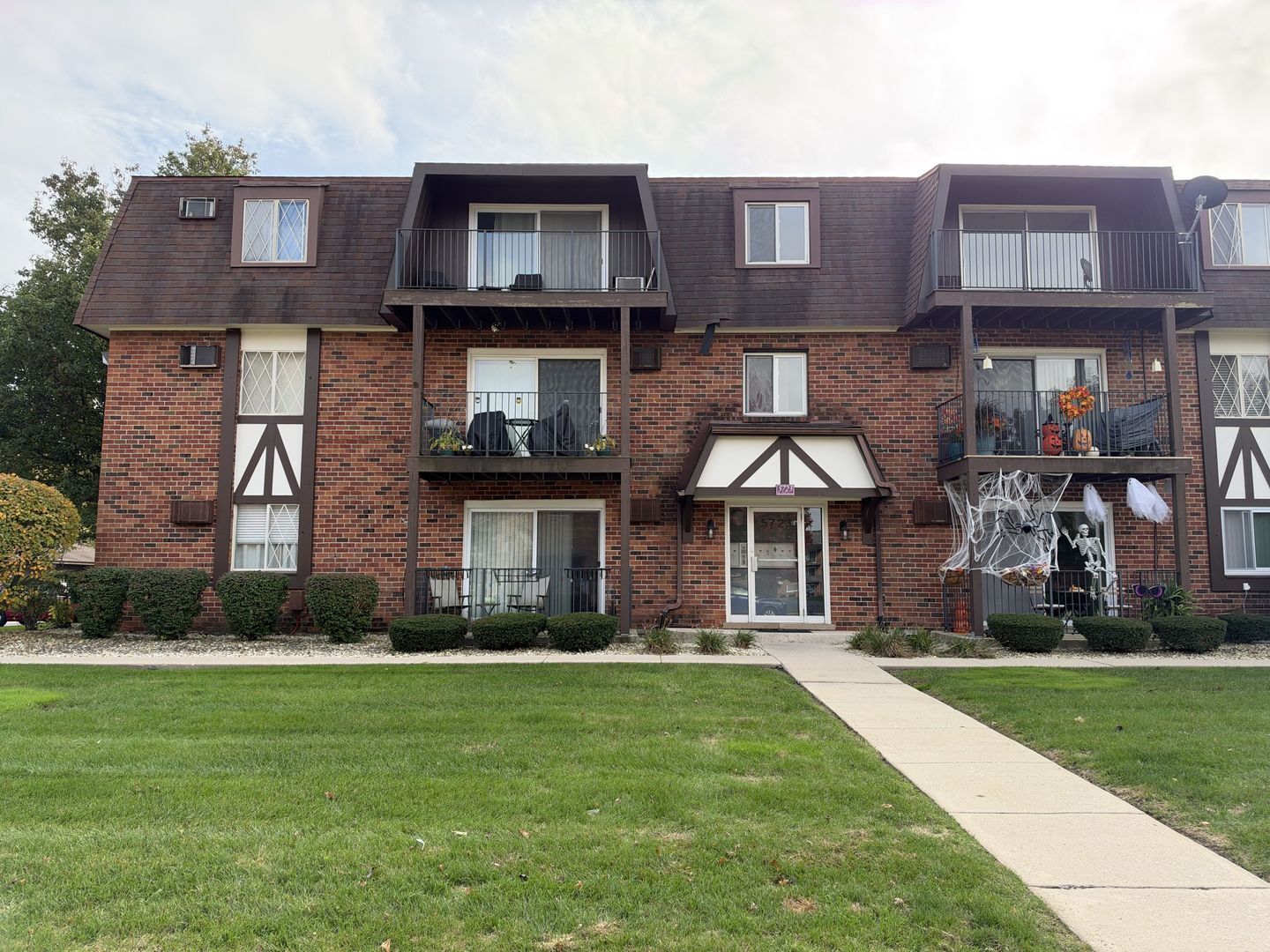 Property Photo:  5723 129th Street 8E  IL 60418 
