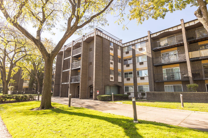 Property Photo: 6800 N California Avenue 4I IL 60645