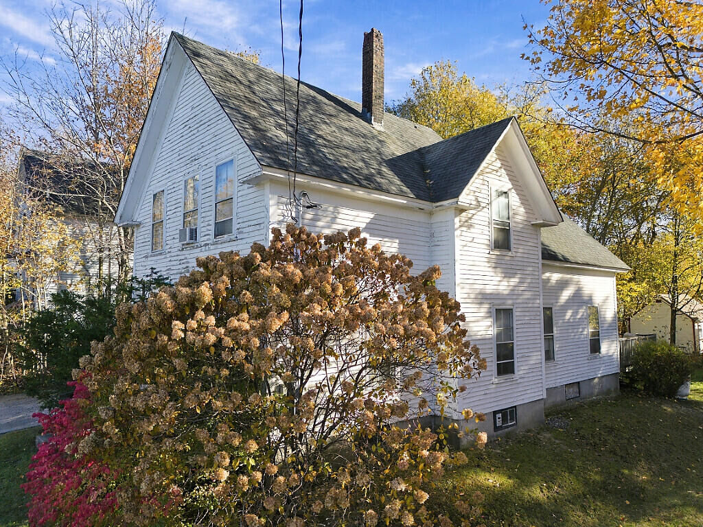 Property Photo:  12 Quimby Street  ME 04330 
