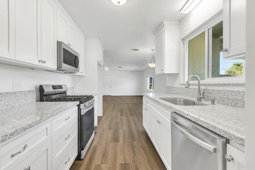 Property Photo:  916 Ventura Drive  CA 95350 