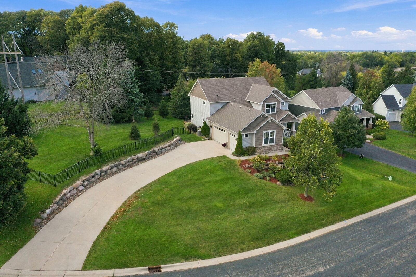 Property Photo:  2388 Highover Trail  MN 55317 