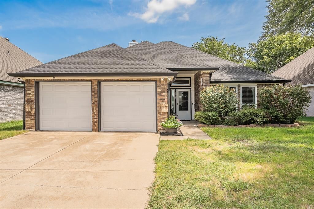 Property Photo: 9948 Pack Saddle Trail TX 76108