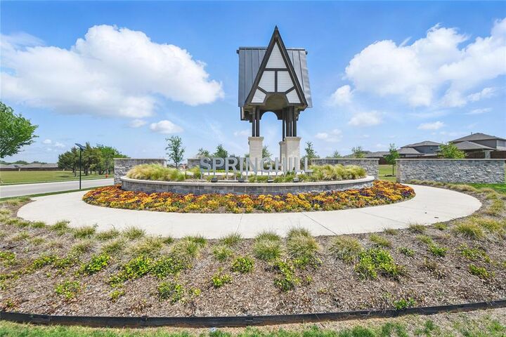 Property Photo: 173 Pinehurst Drive TX 76023