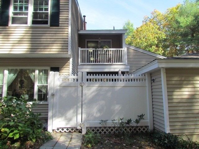 Property Photo:  203 Edgebrook Dr 203  MA 01505 