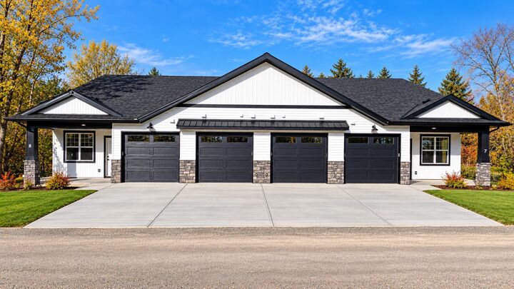 Property Photo: 5463 55 Avenue 4 AB T4L 1M1