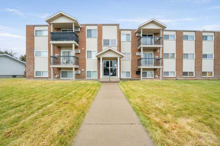 Property Photo:  398 16 Street NE 3  AB T1A 7L9 