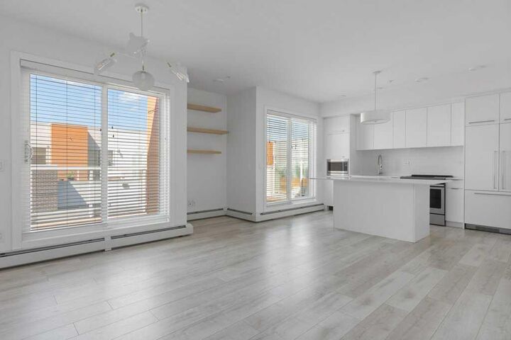 Property Photo:  3130 Thirsk Street NW 415  AB T3B 6H4 