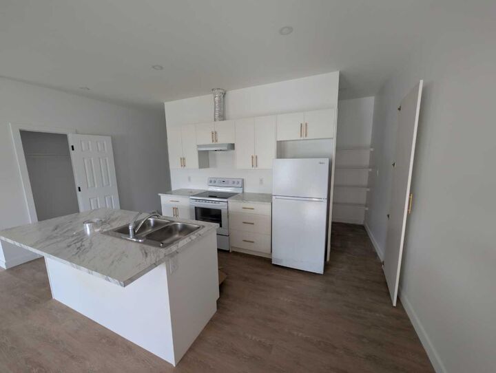 Property Photo:  212 1 Avenue E 2  AB T1R 0G9 