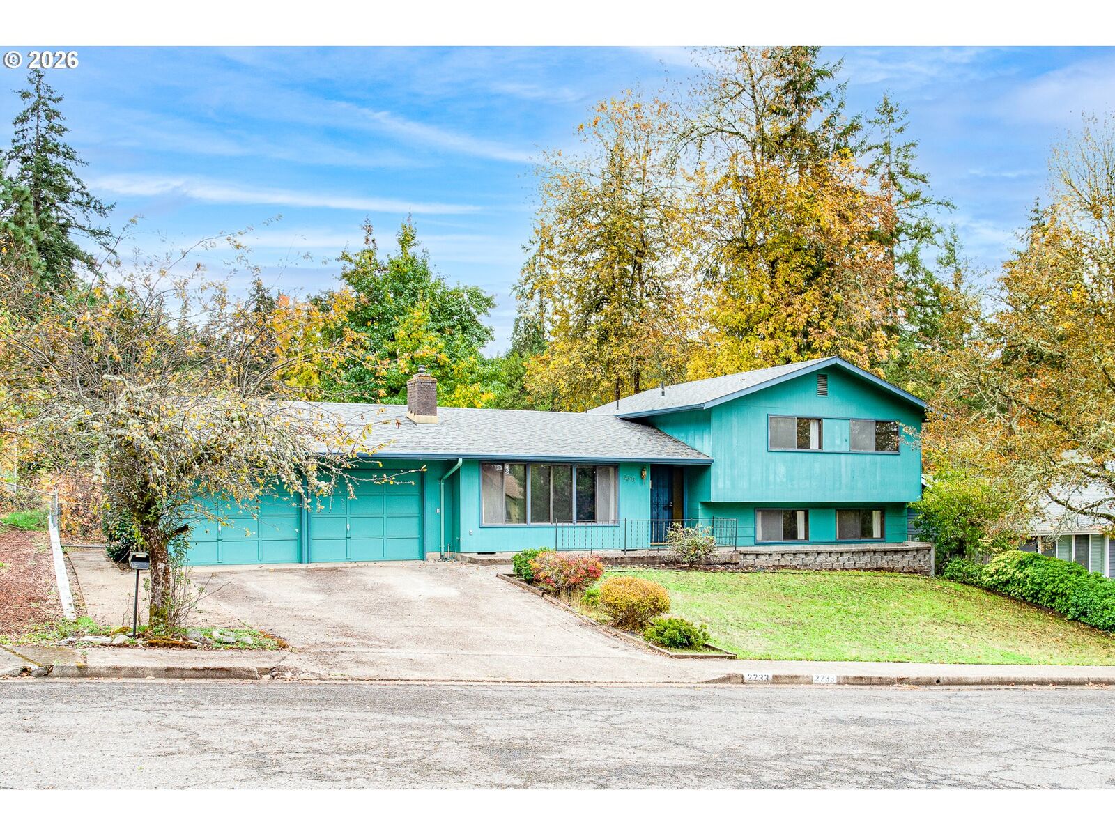 Property Photo: 2233 Brittany St OR 97405