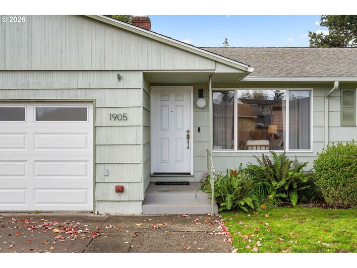 Property Photo: 1905 SE 154th Ave OR 97233
