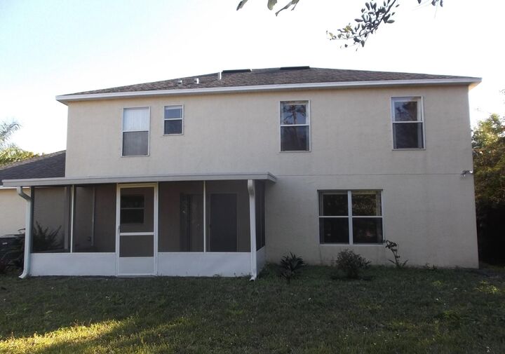 Property Photo:  219 SW Statler Avenue  FL 34984 