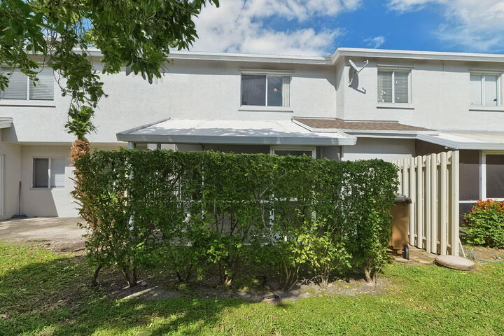 Property Photo:  4728 SW 13th Place  FL 33442 