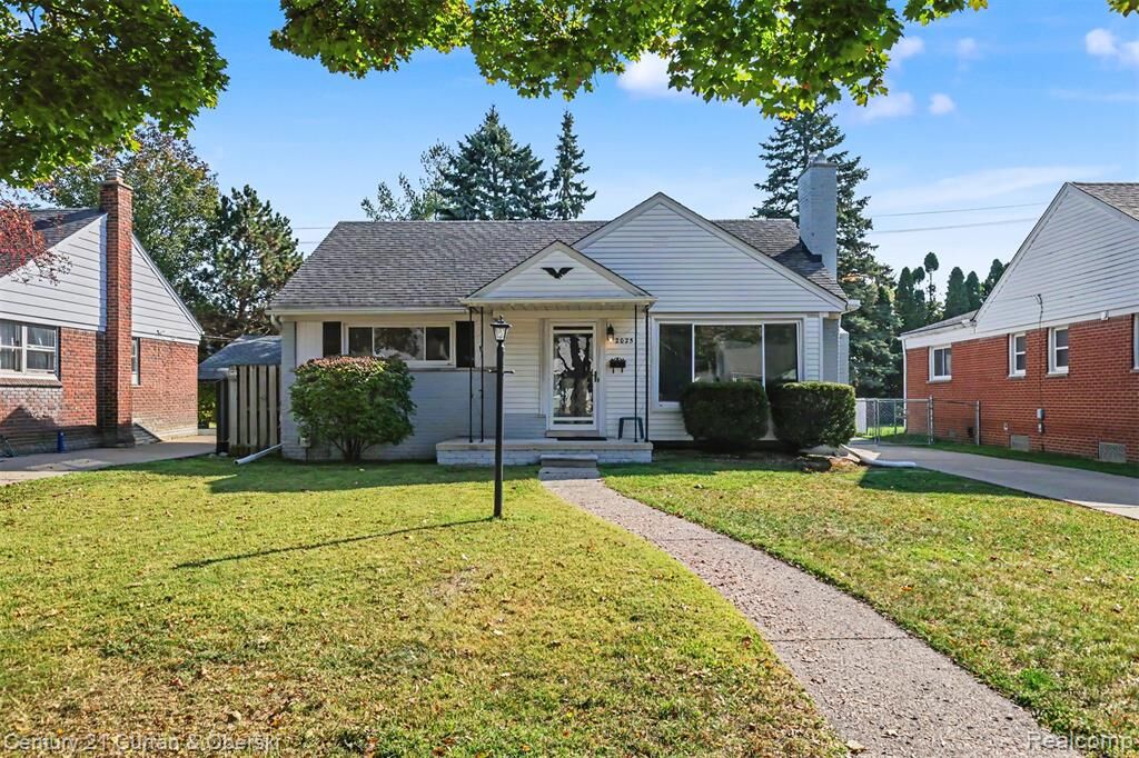 Property Photo:  2025 Raymond Avenue  MI 48124 