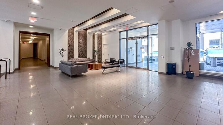 Property Photo:  20 Bruyeres Mews 910  ON M5V 0G8 