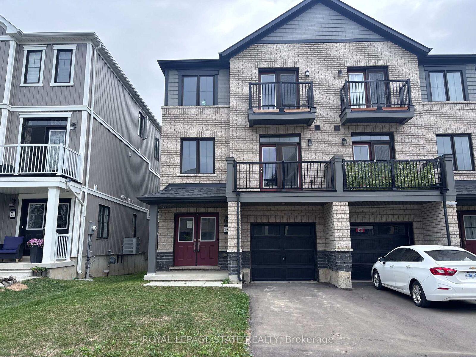 Property Photo: 75 Norwich Crescent ON N3W 2M7