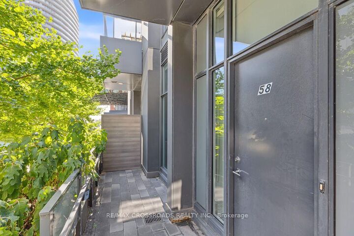Property Photo:  58 Queens Wharf Road Th05  ON M5V 0J9 