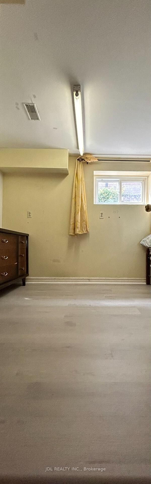 Property Photo: 186 Wilfred Ave Avenue Masterbedroom Walkoutbsmt ON M2N 5C9