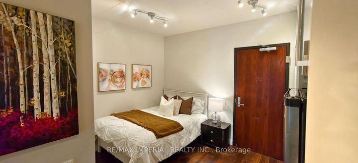Property Photo: 25 Oxley Street 405 ON M5V 2J5