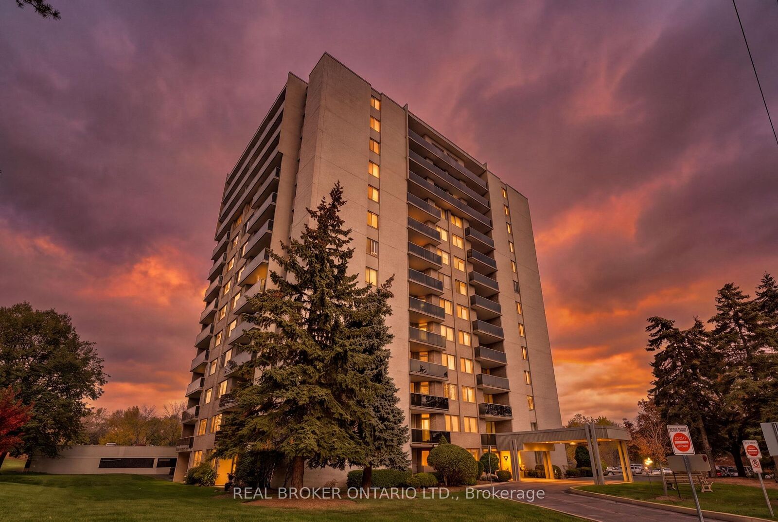 Property Photo:  81 Millside Drive 206  ON L9T 3X4 