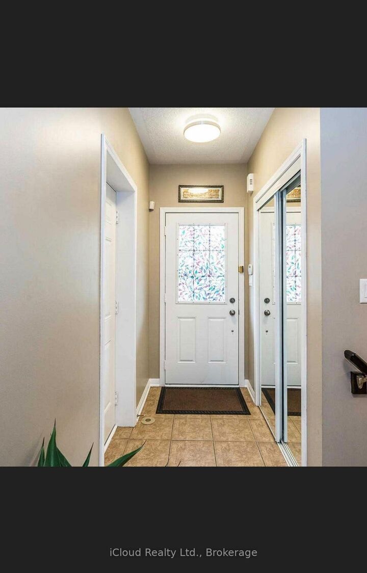 Property Photo:  936 Hasselfeldt Heights  ON L9T 0M5 