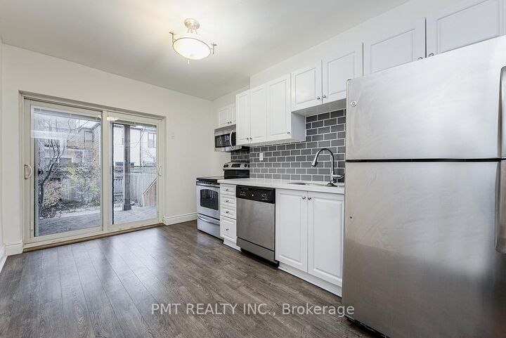 Photo de la propriété:  863 Pape Avenue Main  ON M4K 3T7 